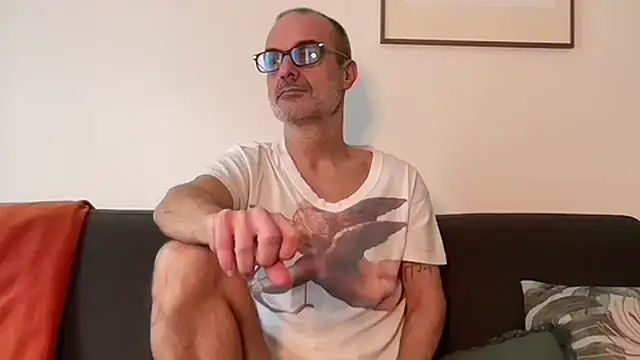 Snapshot of Milkywaymen chatting on December 3, 2025, 12:26 pm Milkywaymen online show from December 3, 2025, 12:26 pm