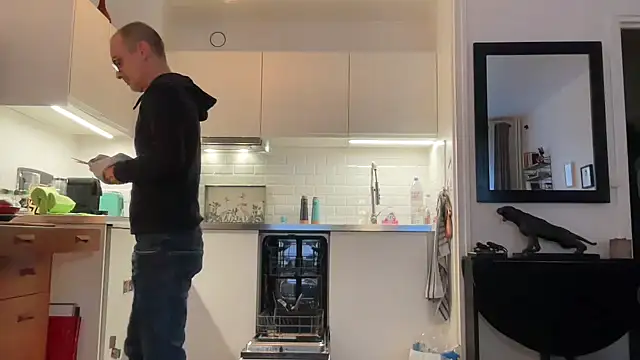 Snapshot of Milkywaymen chatting on November 29, 2025, 2:28 pm Milkywaymen online show from November 29, 2025, 2:28 pm