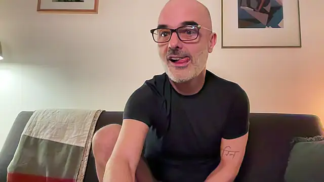 Snapshot of Milkywaymen chatting on February 17, 2026, 7:33 pm Milkywaymen online show from February 17, 2026, 7:33 pm