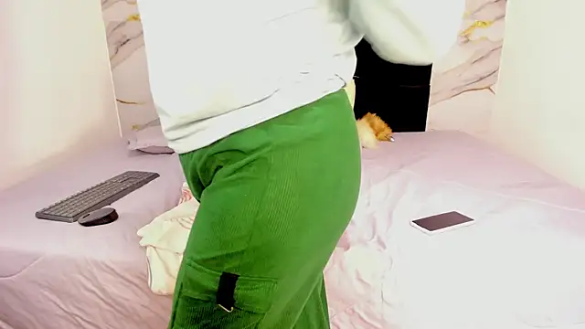 Vickysweeeettt online show from September 27, 2025, 7:42 pm