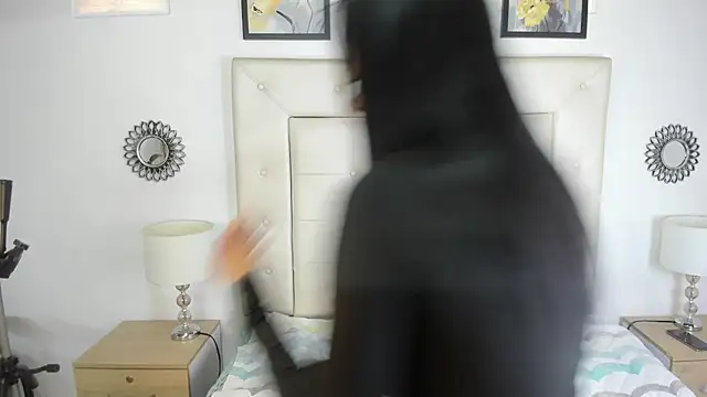 sara coor online show from October 3, 2025, 7:15 pm