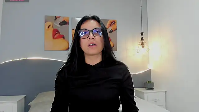 Sara mora  online show from June 12, 2026, 1:09 pm