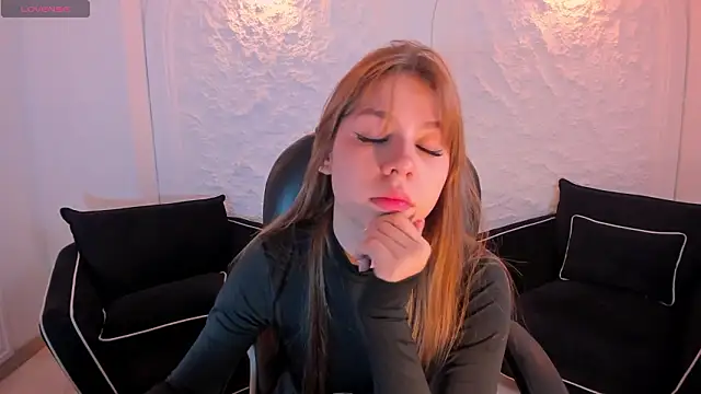 Snapshot of TiffannySins chatting on February 13, 2026, 4:12 am TiffannySins online show from February 13, 2026, 4:12 am