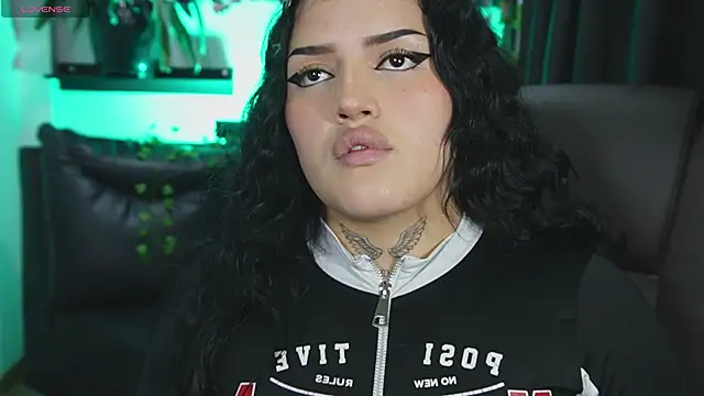 Snapshot of sari_belle chatting on May 8, 2026, 4:05 am sari belle online show from May 8, 2026, 4:05 am