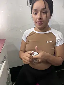 Luciaparker03 online show from March 5, 2026, 11:32 pm