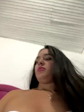 Luciaparker03 online show from November 18, 2025, 4:05 am