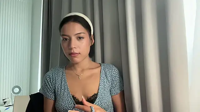 meiijiaa online show from September 14, 2025, 3:23 pm