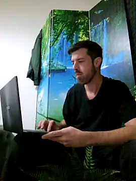 Snapshot of welcome-to-the-jungle chatting on October 27, 2025, 7:26 pm welcome-to-the-jungle online show from October 27, 2025, 7:26 pm