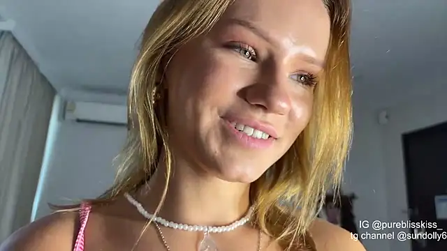 lxsundollyxl online show from April 1, 2026, 4:14 am