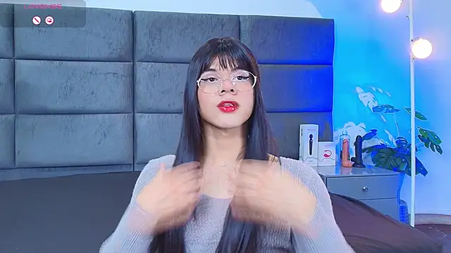 Slenna Moon online show from March 23, 2026, 11:04 pm