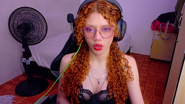 Snapshot of Birdie_0 chatting on October 13, 2025, 1:56 pm Birdie 0 online show from October 13, 2025, 1:56 pm