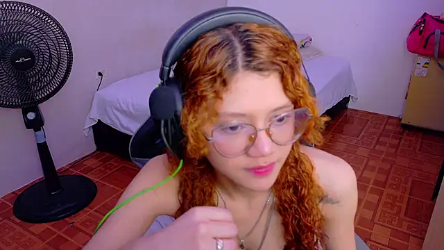 Snapshot of Birdie_0 chatting on September 27, 2025, 1:17 pm Birdie 0 online show from September 27, 2025, 1:17 pm