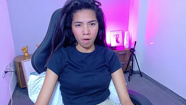 luna roja25 online show from February 11, 2026, 1:44 pm