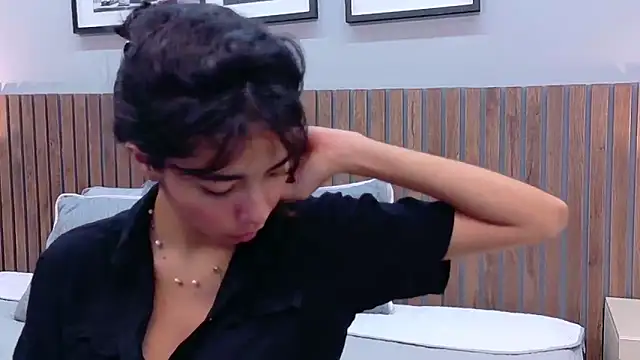 luna roja25 online show from March 3, 2026, 12:45 pm