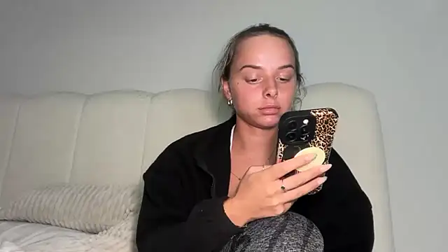 KayleeBella online show from May 8, 2026, 9:51 pm