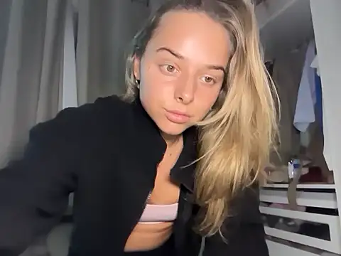 KayleeBella online show from October 21, 2025, 8:08 pm