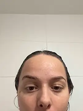 KayleeBella online show from November 18, 2025, 6:00 pm