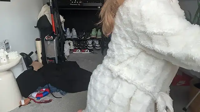 KayleeBella online show from March 15, 2026, 9:05 am