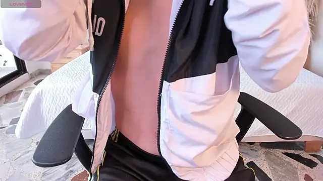 LiamDeep online show from March 8, 2026, 9:18 pm