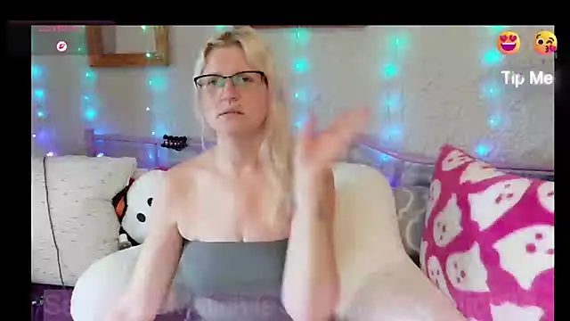 Snapshot of samanthamalichite chatting on June 16, 2026, 12:49 pm samanthamalichite online show from June 16, 2026, 12:49 pm