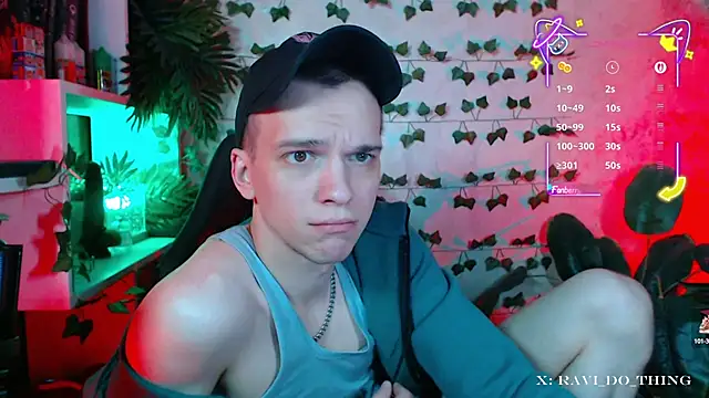 Snapshot of frozen_boy chatting on September 24, 2025, 4:57 pm frozen boy online show from September 24, 2025, 4:57 pm