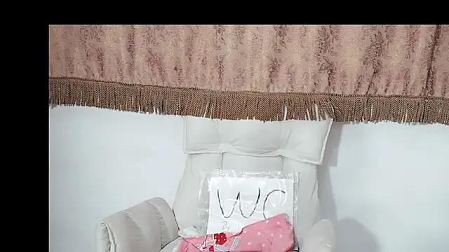 Zhenlihoney10 online show from October 23, 2025, 12:04 pm