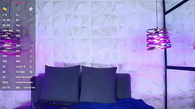 Susyhot  online show from April 14, 2026, 3:33 am