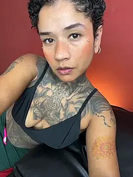 xbigpeach online show from November 7, 2025, 7:40 pm