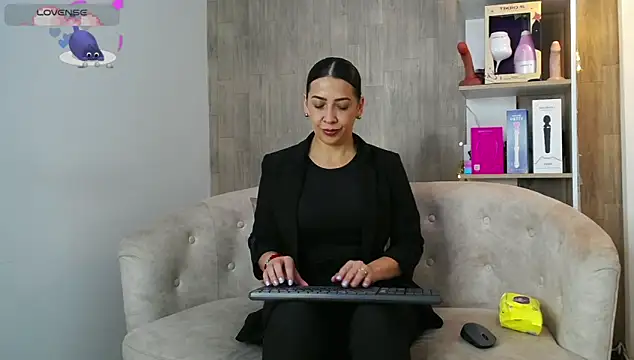 cortney tayler online show from December 15, 2025, 2:34 pm