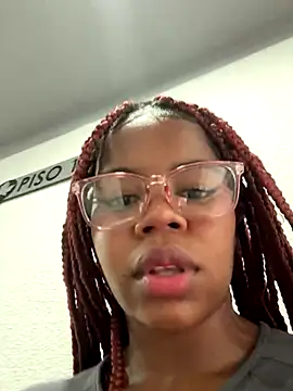 Snapshot of Sweet-Jade chatting on September 16, 2025, 9:49 pm Sweet-Jade online show from September 16, 2025, 9:49 pm