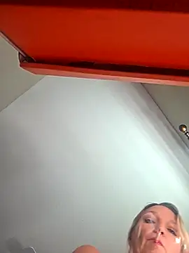 Calimarina online show from November 17, 2025, 6:45 pm