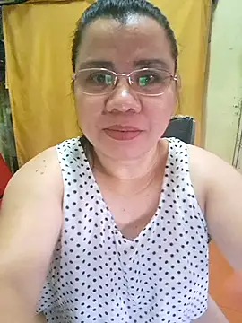 hotlyn45 online show from October 31, 2025, 1:35 am