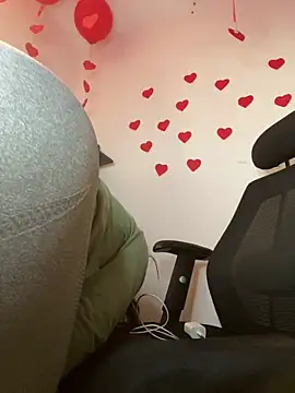 Amelia laurent online show from February 18, 2026, 11:12 pm