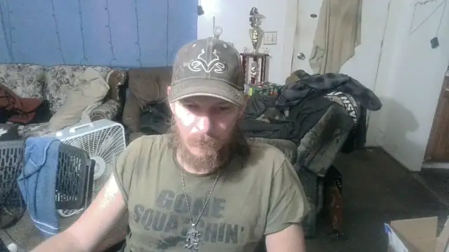 Snapshot of Poundtown1226 chatting on September 28, 2025, 5:47 am Poundtown1226 online show from September 28, 2025, 5:47 am