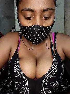 Snapshot of Schii69 chatting on February 4, 2026, 7:53 pm Schii69 online show from February 4, 2026, 7:53 pm