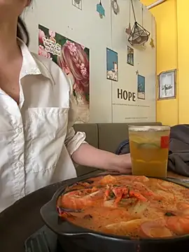 susu baby online show from November 14, 2025, 5:22 am