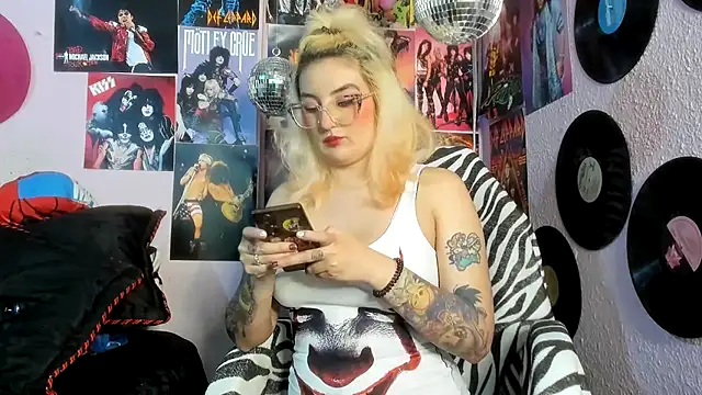 Snapshot of Avril_Maria chatting on February 4, 2026, 10:05 pm Avril Maria online show from February 4, 2026, 10:05 pm