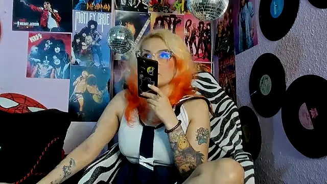 Snapshot of Avril_Maria chatting on February 15, 2026, 7:35 pm Avril Maria online show from February 15, 2026, 7:35 pm