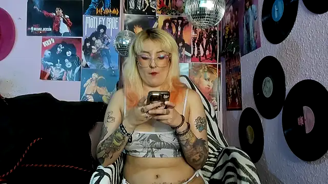 Avril Maria online show from April 5, 2026, 1:23 am