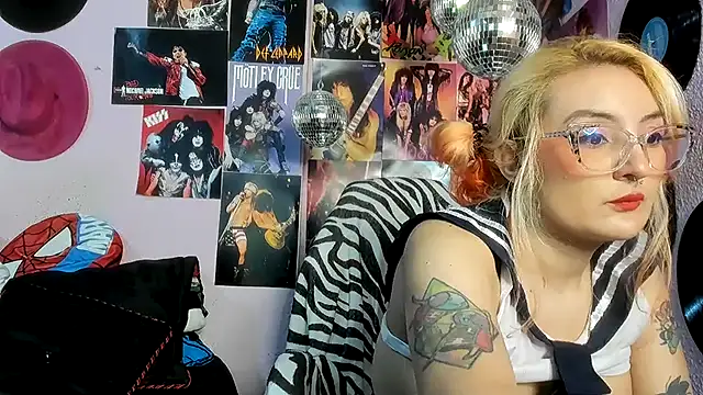 Snapshot of Avril_Maria chatting on March 1, 2026, 7:47 pm Avril Maria online show from March 1, 2026, 7:47 pm