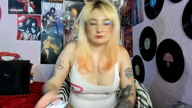 Avril Maria online show from April 12, 2026, 9:18 pm