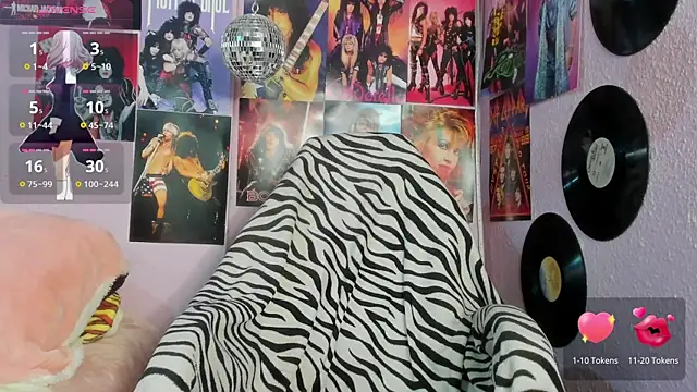 Avril Maria online show from November 10, 2025, 6:57 pm