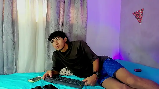 Laura and Kevin online show from November 21, 2025, 1:43 pm