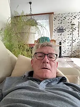Snapshot of randyandy67 chatting on July 5, 2026, 9:05 am randyandy67 online show from July 5, 2026, 9:05 am