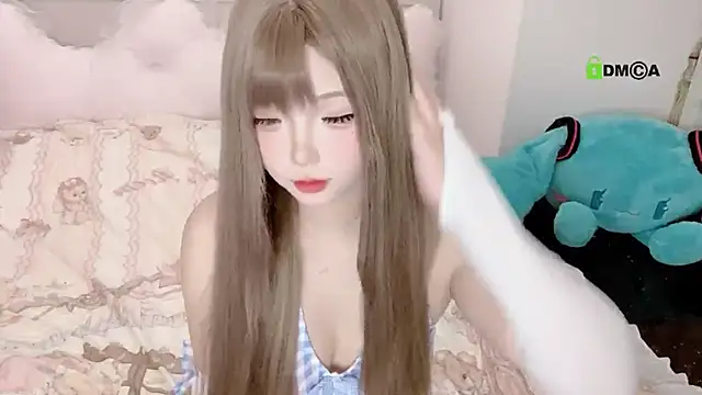 liuruyuan888 online show from November 8, 2025, 12:20 pm