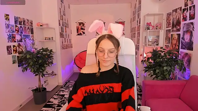 JenniferKiim online show from November 6, 2025, 8:07 am