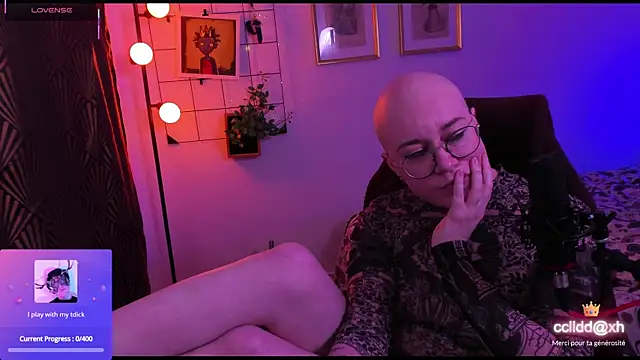 Snapshot of MossPrince chatting on November 2, 2025, 4:23 pm MossPrince online show from November 2, 2025, 4:23 pm