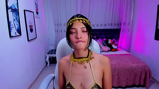 Mia Clay1 online show from December 22, 2025, 9:04 pm