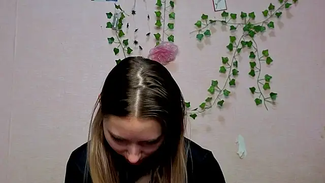  kikiclark   online show from December 21, 2025, 9:11 am