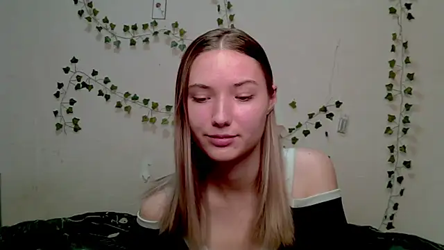  kikiclark   online show from November 9, 2025, 4:11 pm